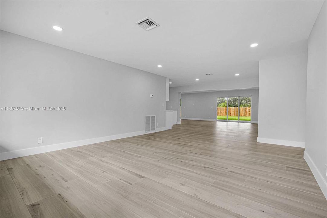 Recently Sold: $969,000 (3 beds, 3 baths, 2124 Square Feet)