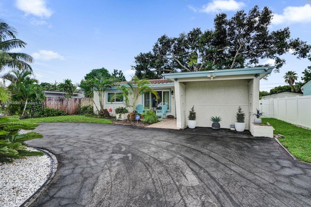 Active With Contract: $495,000 (3 beds, 2 baths, 1415 Square Feet)