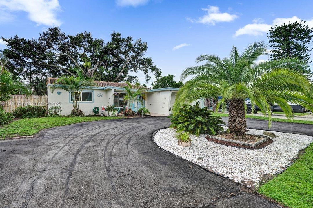 Active With Contract: $495,000 (3 beds, 2 baths, 1415 Square Feet)