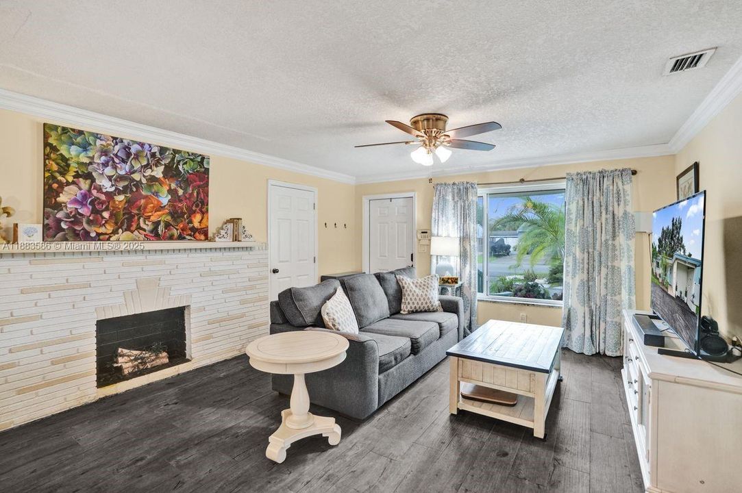 Active With Contract: $495,000 (3 beds, 2 baths, 1415 Square Feet)