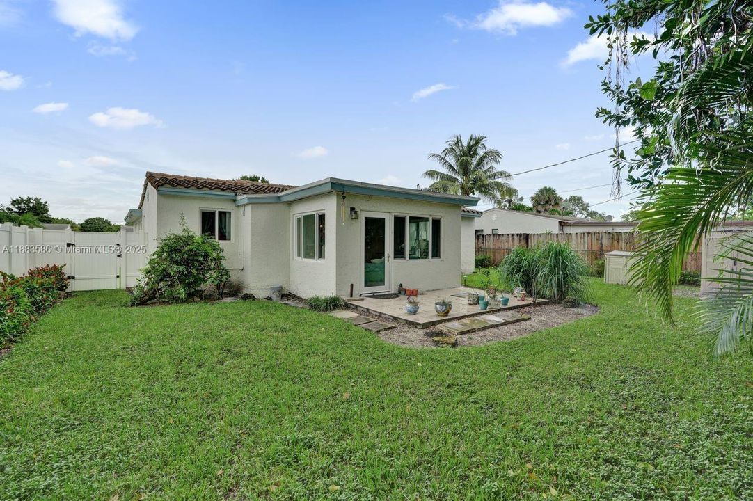 Active With Contract: $495,000 (3 beds, 2 baths, 1415 Square Feet)