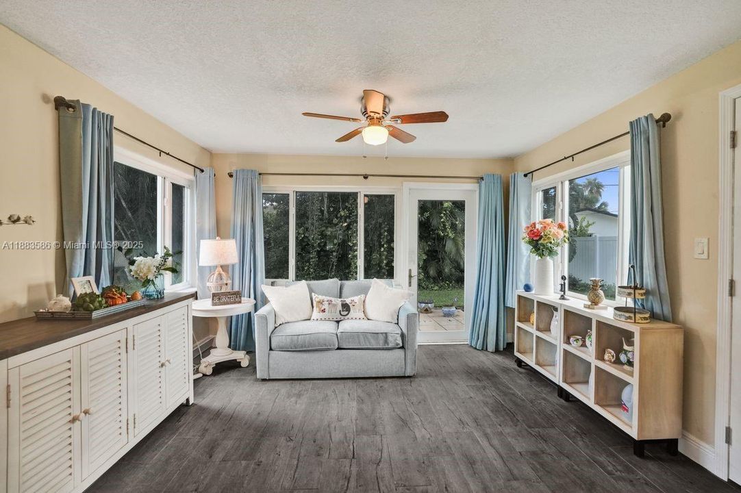 Active With Contract: $495,000 (3 beds, 2 baths, 1415 Square Feet)