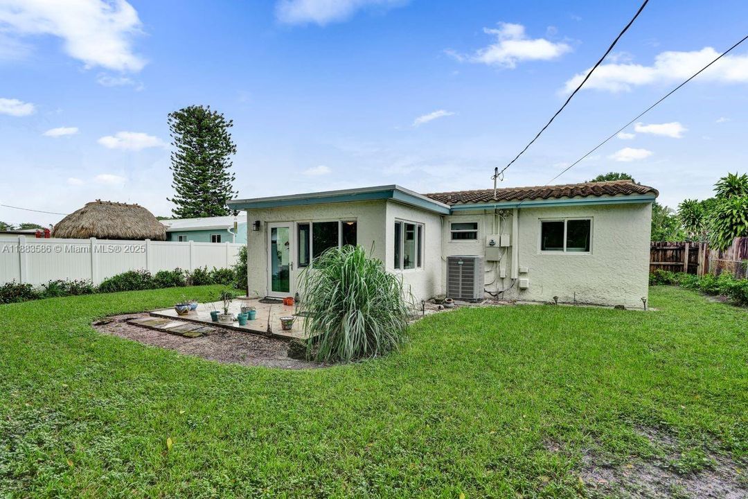 Active With Contract: $495,000 (3 beds, 2 baths, 1415 Square Feet)