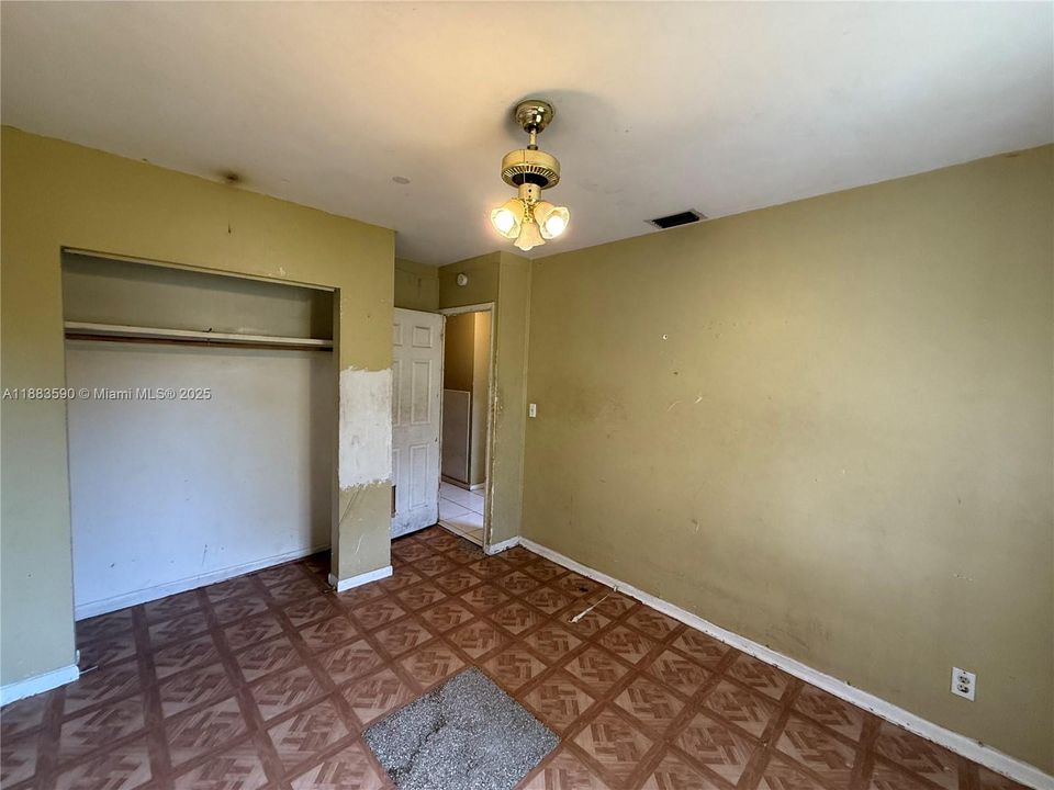 Active With Contract: $280,000 (4 beds, 2 baths, 1700 Square Feet)