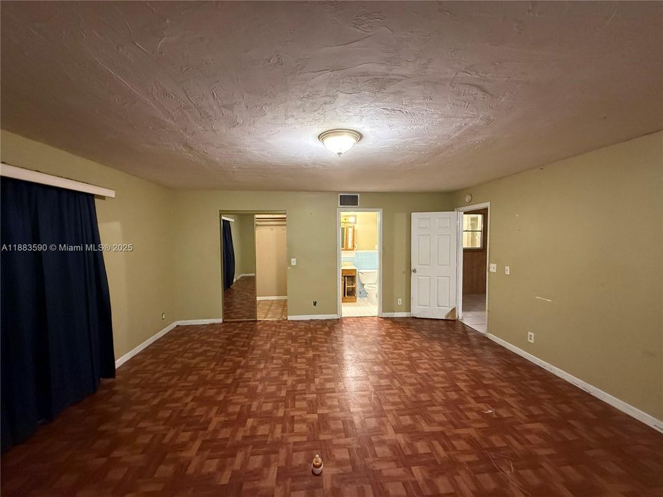 Active With Contract: $280,000 (4 beds, 2 baths, 1700 Square Feet)