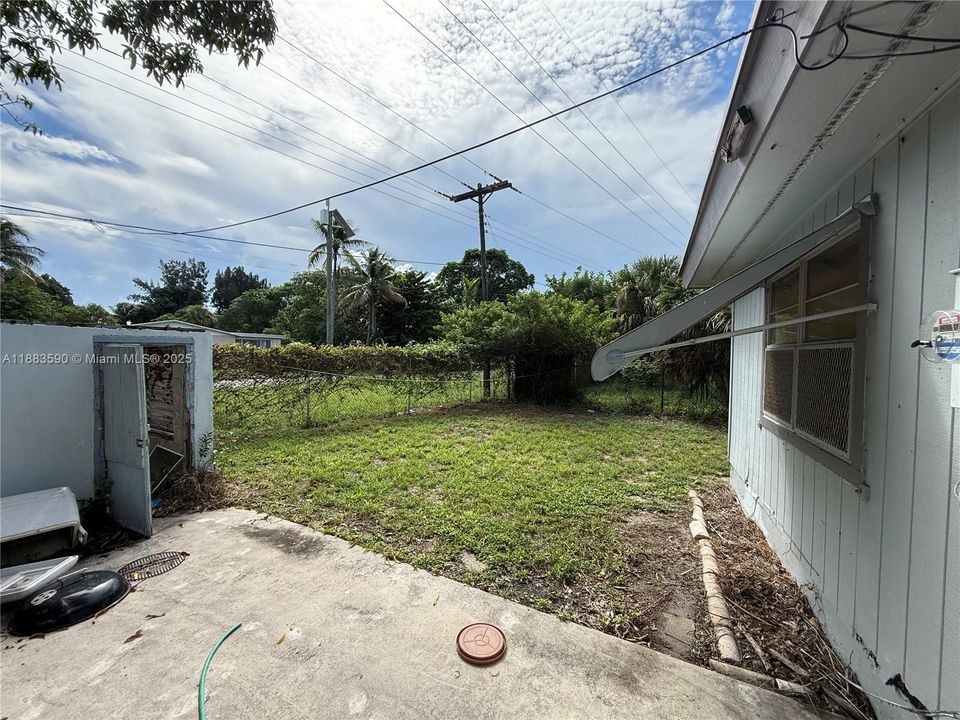 Active With Contract: $280,000 (4 beds, 2 baths, 1700 Square Feet)