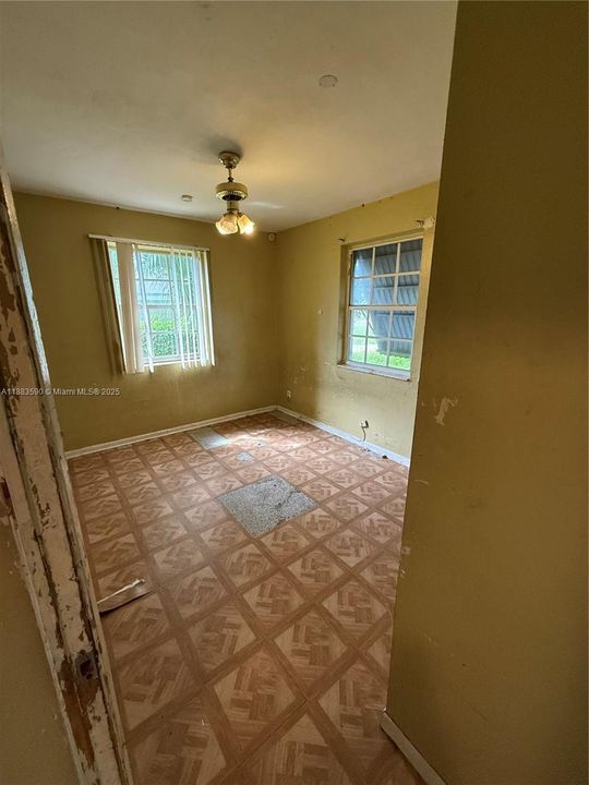 Active With Contract: $280,000 (4 beds, 2 baths, 1700 Square Feet)