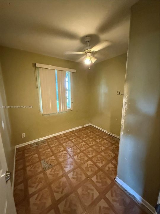 Active With Contract: $280,000 (4 beds, 2 baths, 1700 Square Feet)