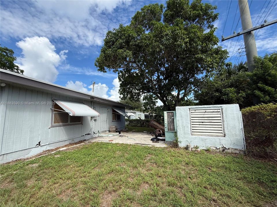 Active With Contract: $280,000 (4 beds, 2 baths, 1700 Square Feet)