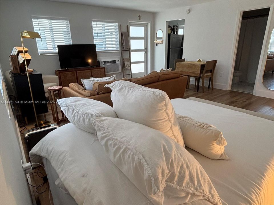 Active With Contract: $1,795 (0 beds, 1 baths, 0 Square Feet)