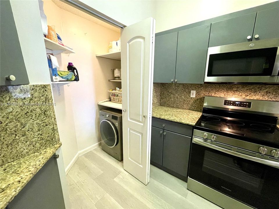 For Sale: $540,000 (2 beds, 2 baths, 1180 Square Feet)