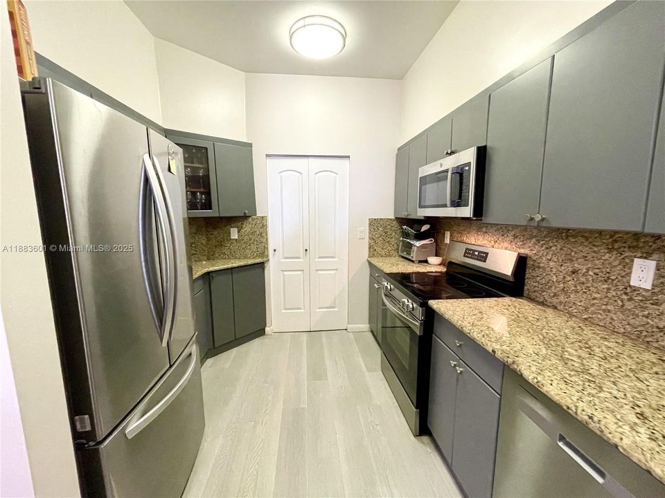 For Sale: $540,000 (2 beds, 2 baths, 1180 Square Feet)