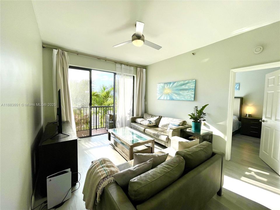 For Sale: $540,000 (2 beds, 2 baths, 1180 Square Feet)