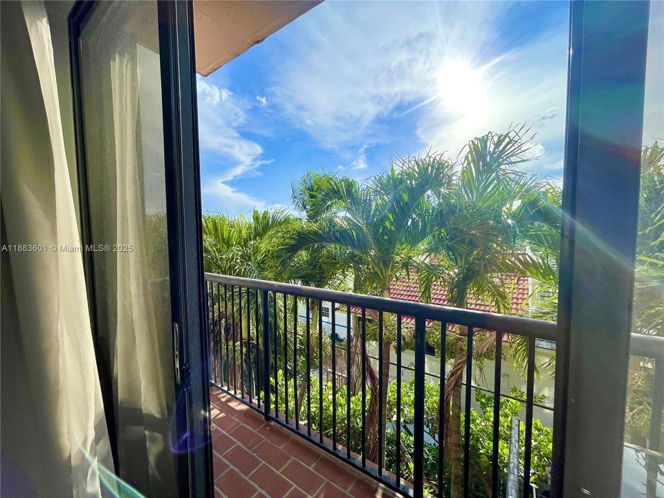 For Sale: $540,000 (2 beds, 2 baths, 1180 Square Feet)