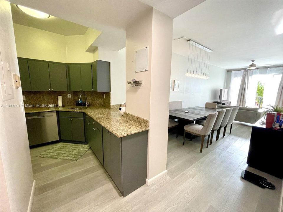 For Sale: $540,000 (2 beds, 2 baths, 1180 Square Feet)