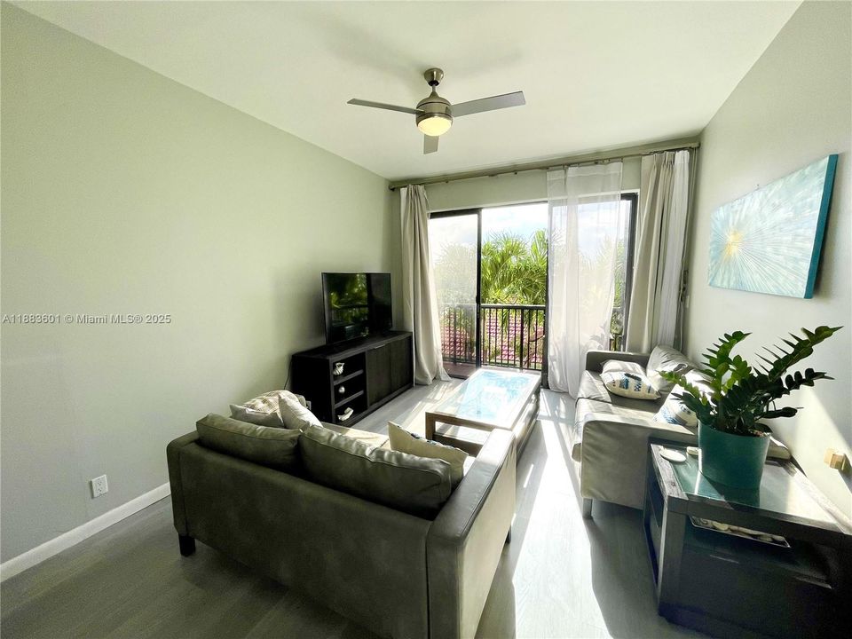 For Sale: $540,000 (2 beds, 2 baths, 1180 Square Feet)