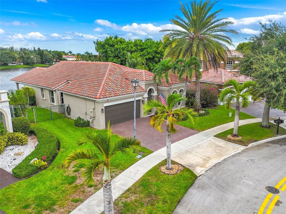 Active With Contract: $835,000 (4 beds, 3 baths, 2089 Square Feet)