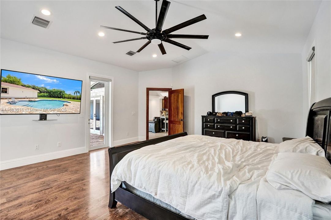 待售: $1,950,000 (7 贝兹, 5 浴室, 3921 平方英尺)