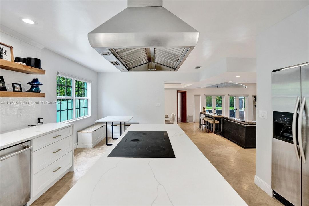 待售: $1,950,000 (7 贝兹, 5 浴室, 3921 平方英尺)