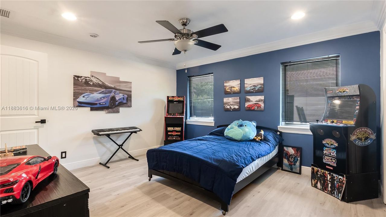 待售: $1,950,000 (7 贝兹, 5 浴室, 3921 平方英尺)