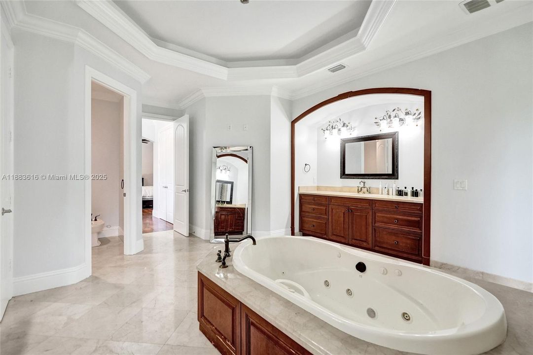 待售: $1,950,000 (7 贝兹, 5 浴室, 3921 平方英尺)