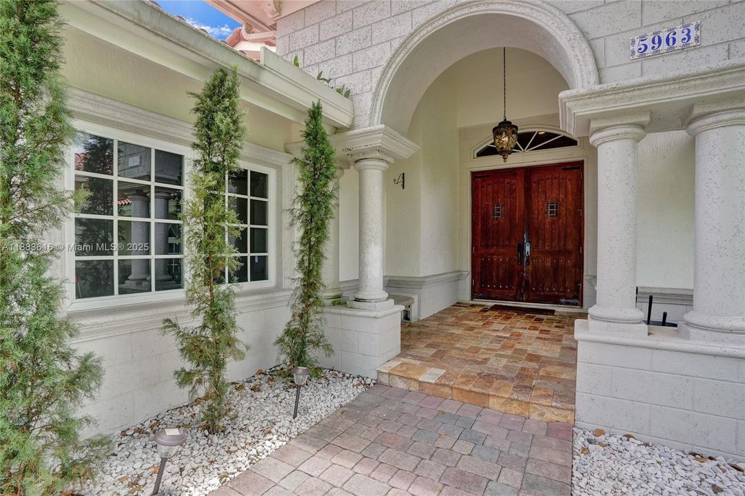 待售: $1,950,000 (7 贝兹, 5 浴室, 3921 平方英尺)