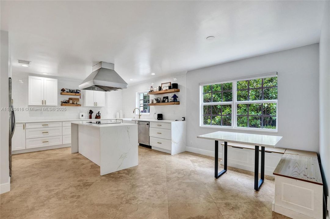 待售: $1,950,000 (7 贝兹, 5 浴室, 3921 平方英尺)