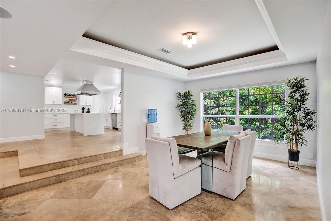 待售: $1,950,000 (7 贝兹, 5 浴室, 3921 平方英尺)