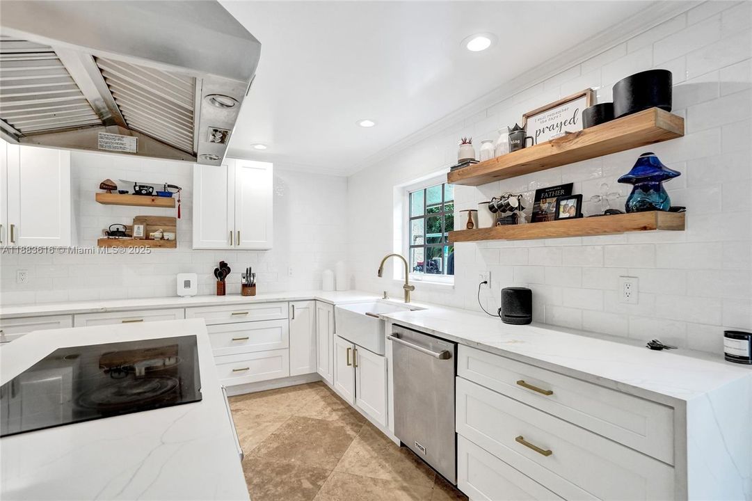 待售: $1,950,000 (7 贝兹, 5 浴室, 3921 平方英尺)