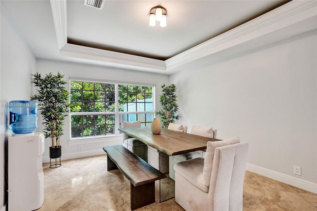 待售: $1,950,000 (7 贝兹, 5 浴室, 3921 平方英尺)