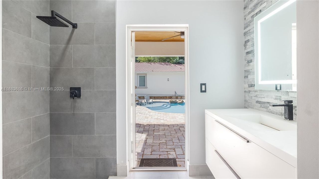 待售: $1,950,000 (7 贝兹, 5 浴室, 3921 平方英尺)