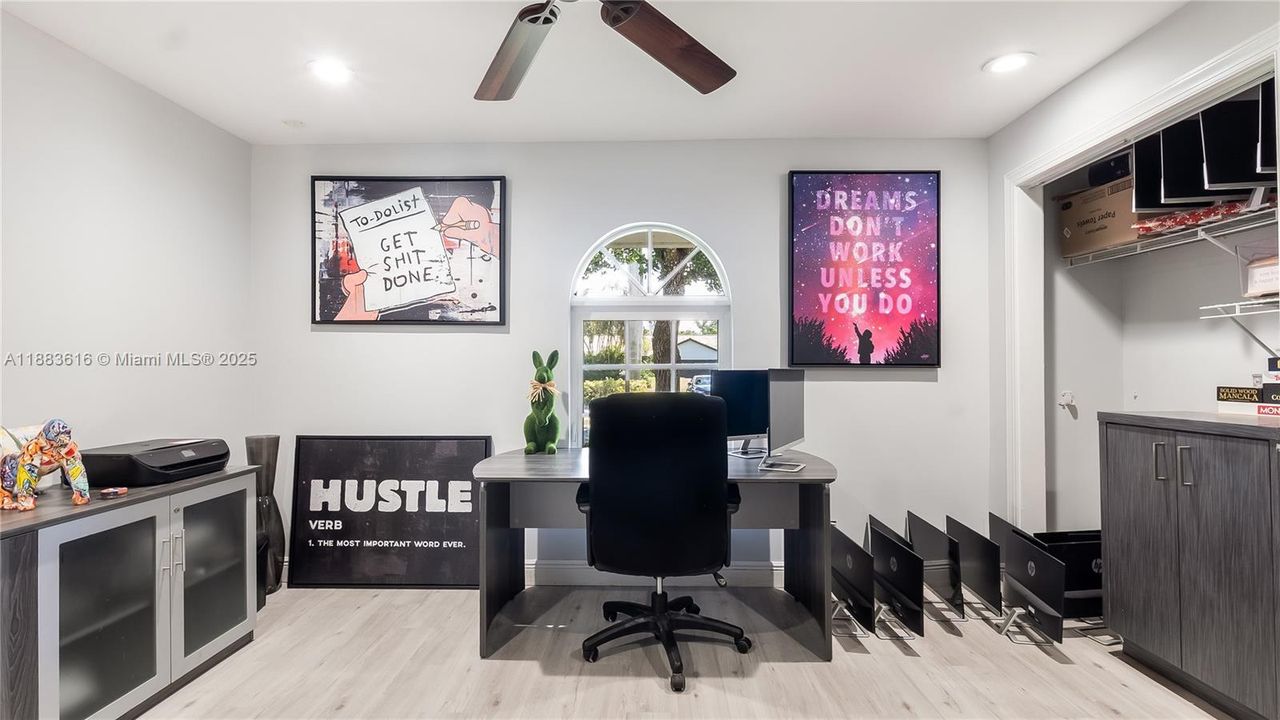 待售: $1,950,000 (7 贝兹, 5 浴室, 3921 平方英尺)