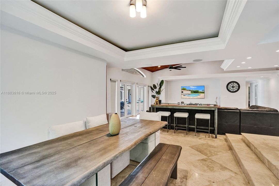 待售: $1,950,000 (7 贝兹, 5 浴室, 3921 平方英尺)