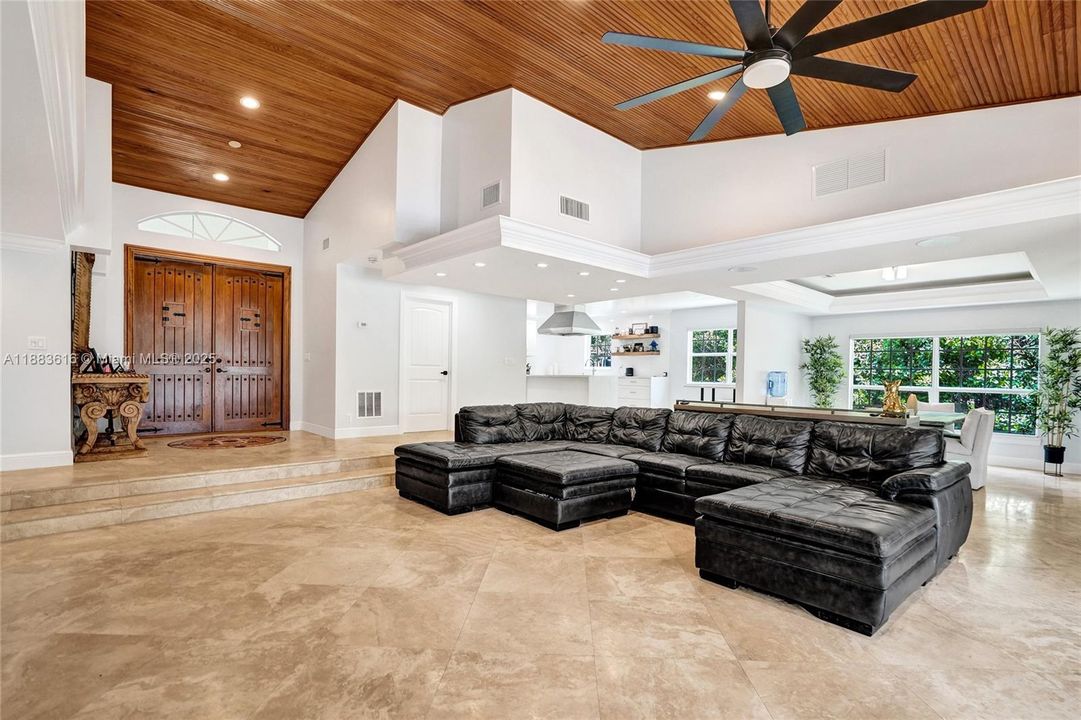 待售: $1,950,000 (7 贝兹, 5 浴室, 3921 平方英尺)