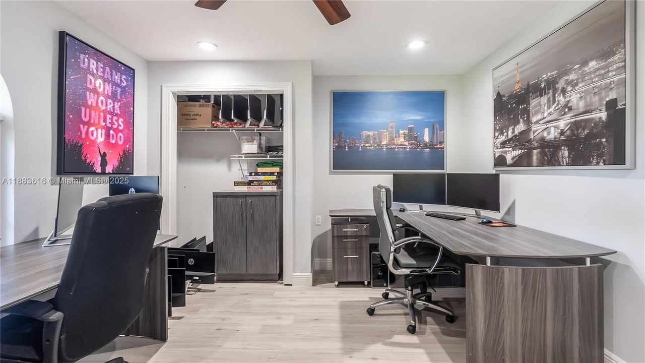 待售: $1,950,000 (7 贝兹, 5 浴室, 3921 平方英尺)