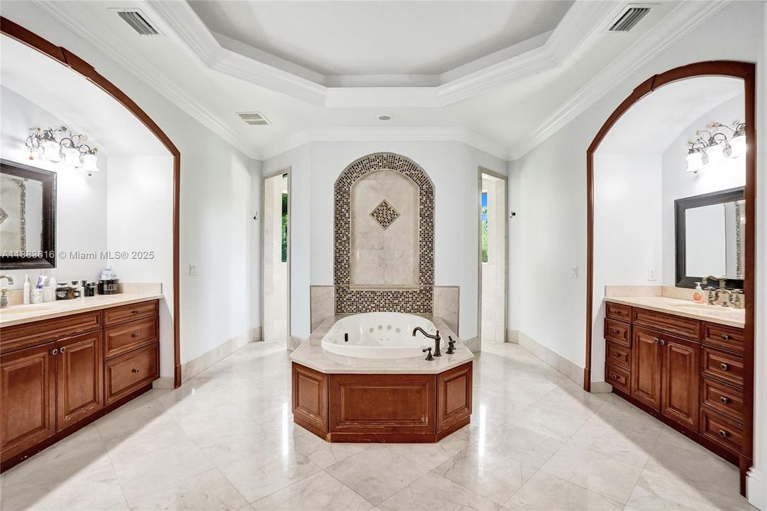 待售: $1,950,000 (7 贝兹, 5 浴室, 3921 平方英尺)