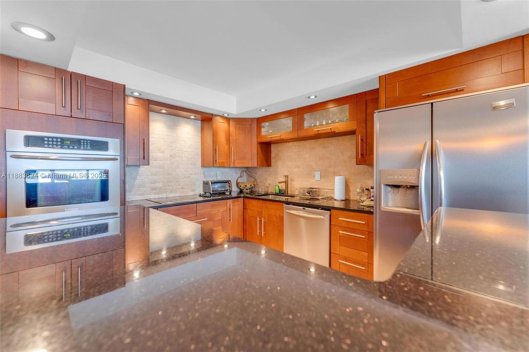 待售: $209,900 (1 贝兹, 1 浴室, 1005 平方英尺)