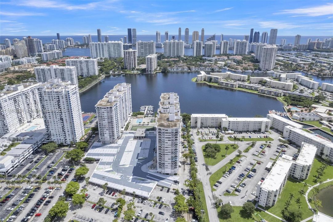 待售: $209,900 (1 贝兹, 1 浴室, 1005 平方英尺)