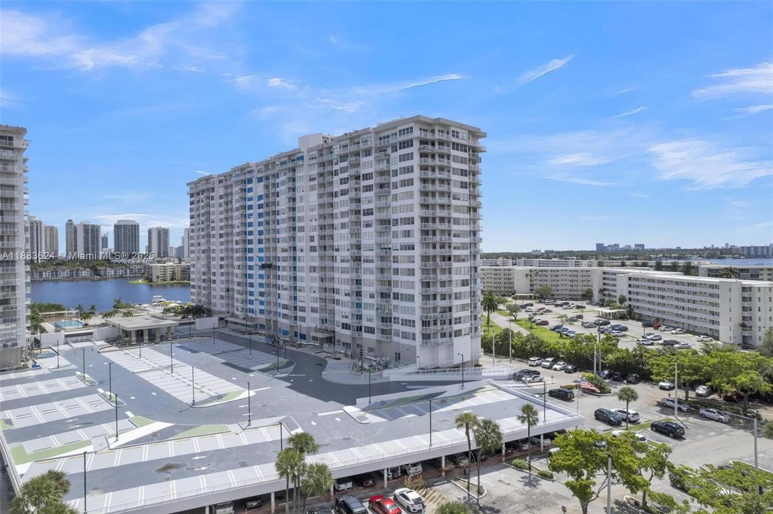 待售: $209,900 (1 贝兹, 1 浴室, 1005 平方英尺)