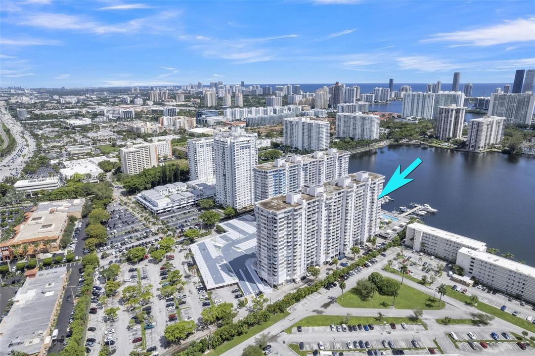 待售: $209,900 (1 贝兹, 1 浴室, 1005 平方英尺)