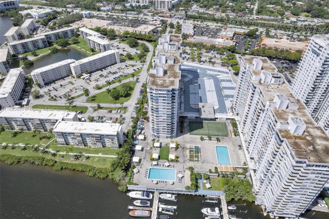 待售: $209,900 (1 贝兹, 1 浴室, 1005 平方英尺)