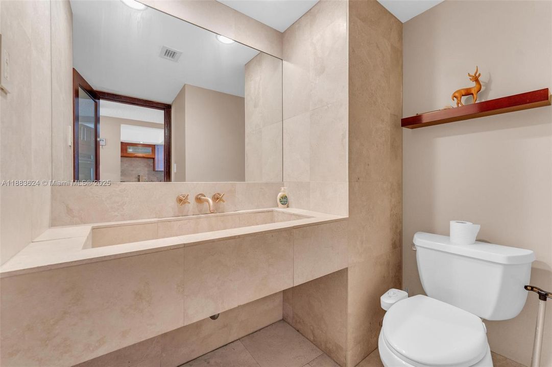 待售: $209,900 (1 贝兹, 1 浴室, 1005 平方英尺)