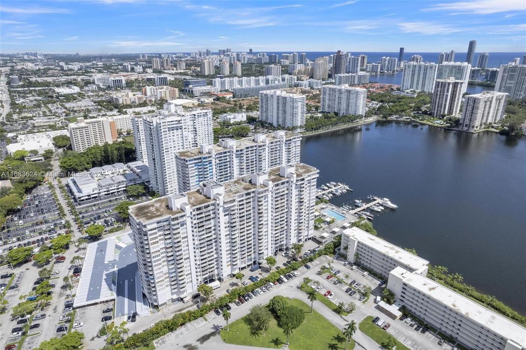 待售: $209,900 (1 贝兹, 1 浴室, 1005 平方英尺)