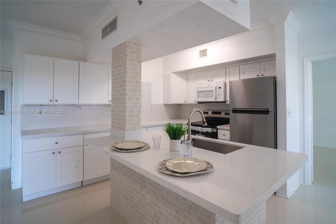 Recently Rented: $2,250 (1 beds, 1 baths, 810 Square Feet)