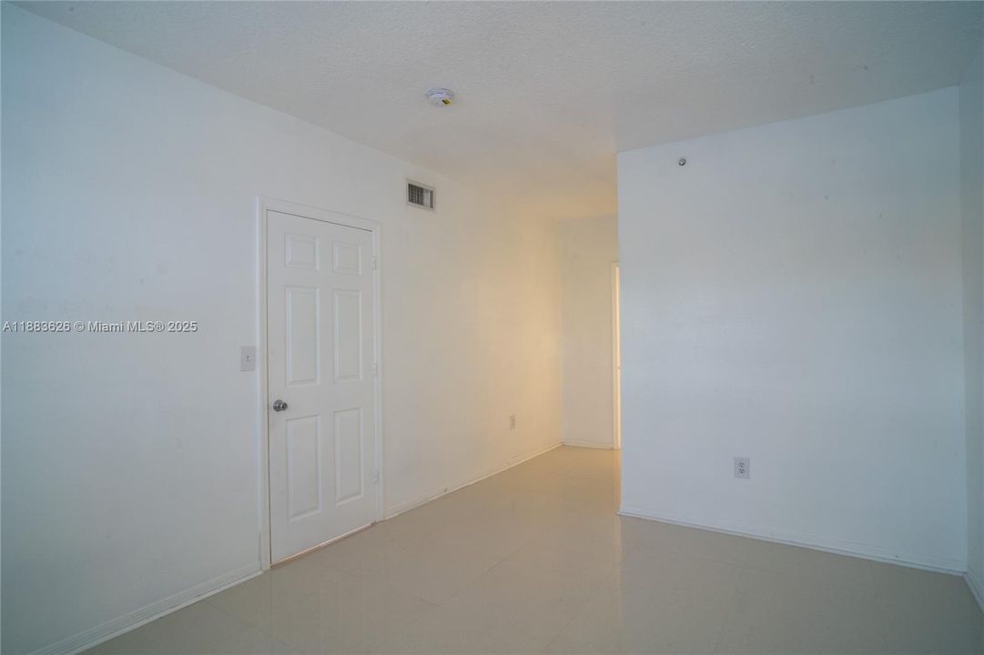 Recently Rented: $2,250 (1 beds, 1 baths, 810 Square Feet)