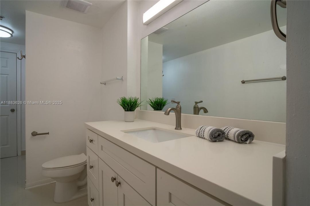 Recently Rented: $2,250 (1 beds, 1 baths, 810 Square Feet)