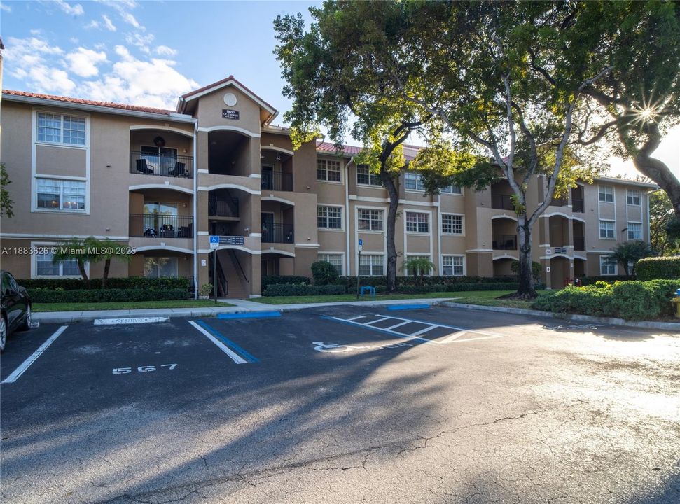 Recently Rented: $2,250 (1 beds, 1 baths, 810 Square Feet)