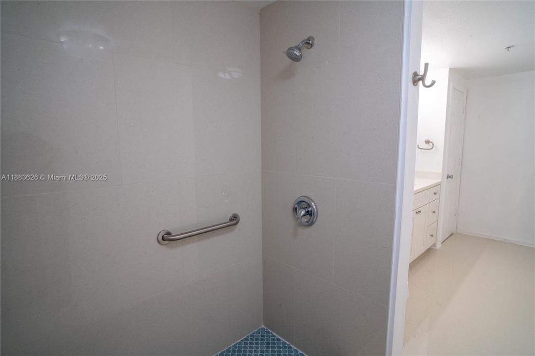 Recently Rented: $2,250 (1 beds, 1 baths, 810 Square Feet)