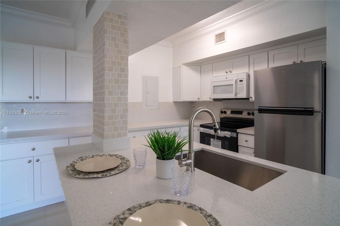 Recently Rented: $2,250 (1 beds, 1 baths, 810 Square Feet)