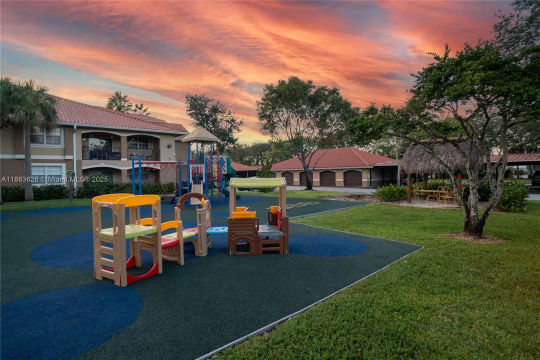 Recently Rented: $2,250 (1 beds, 1 baths, 810 Square Feet)